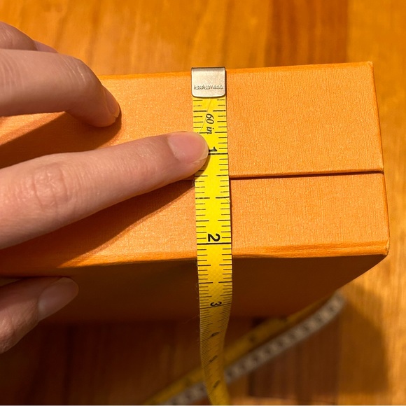 Louis Vuitton Gift Box Magnetic Closure - Picture 6 of 8